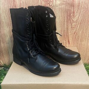 Steve Madden Women’s TROOPA Black Lace-Up Boots